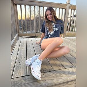 Worn-In White Converse High Tops 🤍 Trendy Distressed Look Size 5